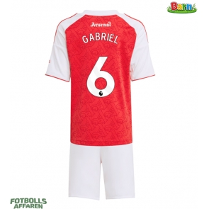 Arsenal Gabriel Magalhaes #6 Hemmaställ Barn 2025-26 Kortärmad (+ Korta byxor)